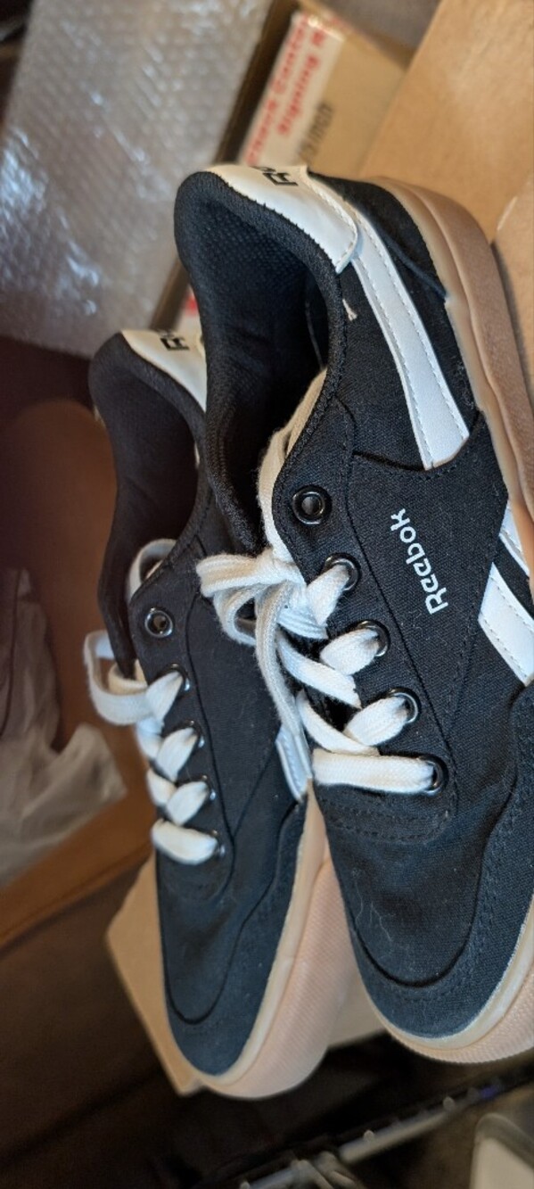Reebok Smash Edge Boys Size 4 Black White Gum Athletic Youth Shoes Sneakers